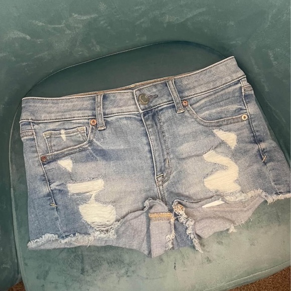 American eagle distressed light wash shortie size 6 - Picture 1 of 4